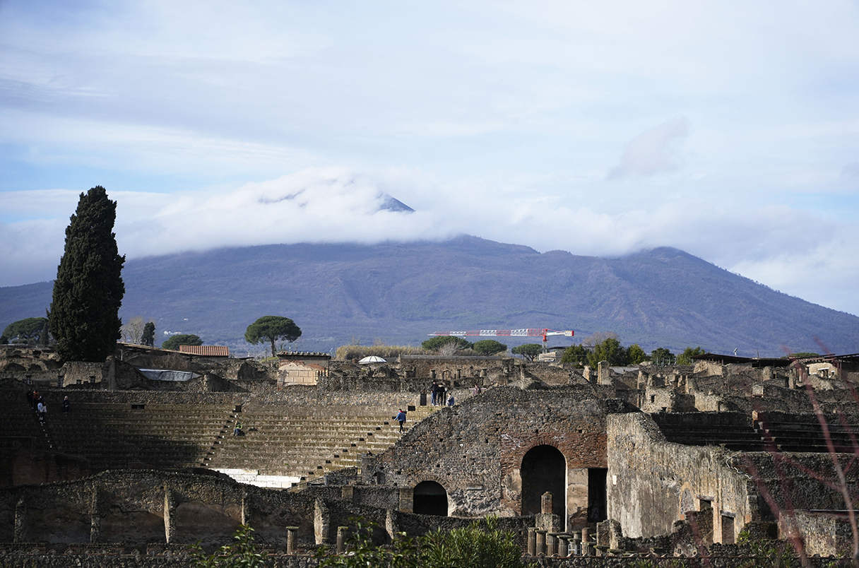 20250117 snow vesuvius ap22047284027557