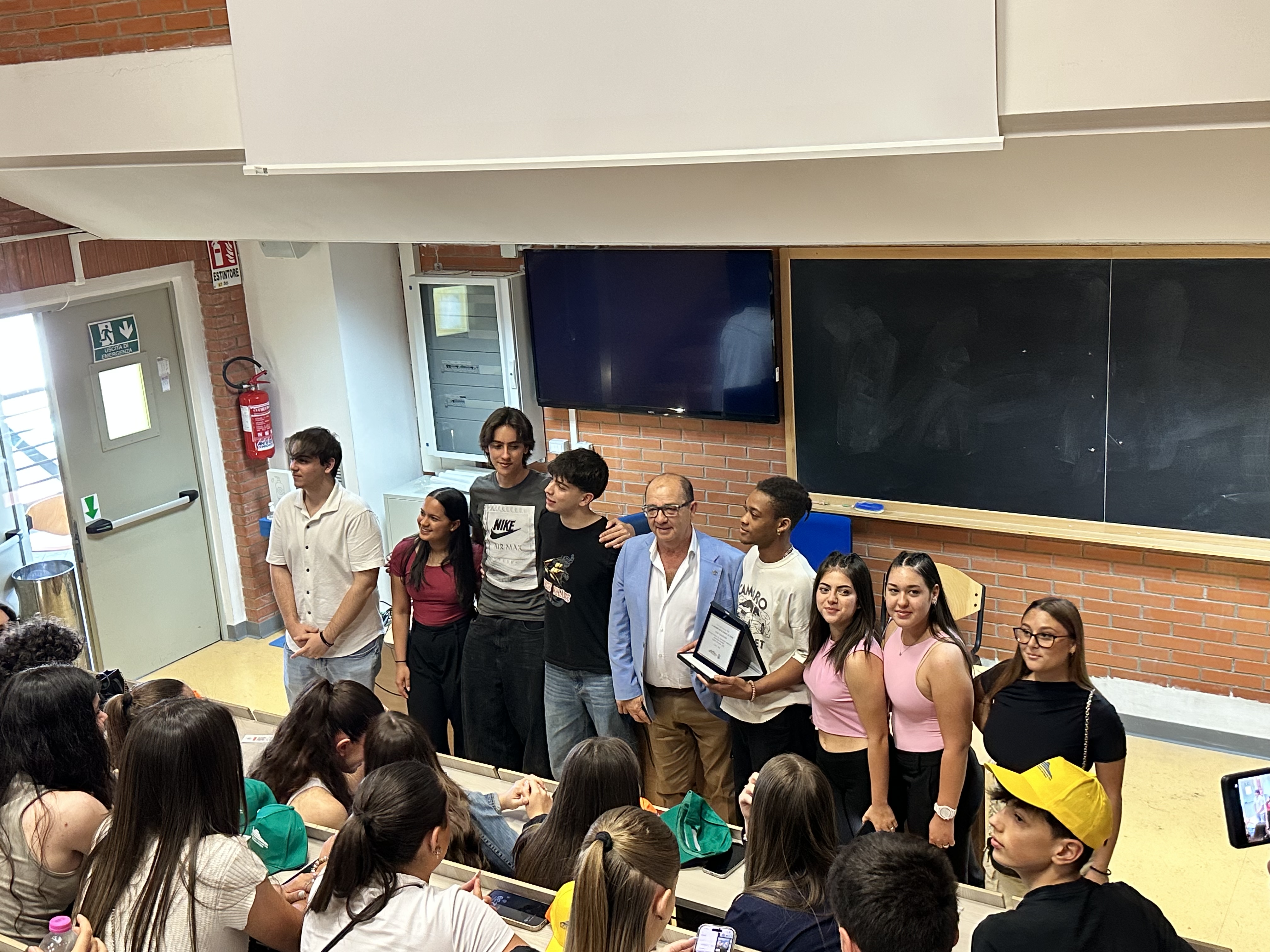 Premiazione con il direttore del Distar Premiazione con il direttore del Distar