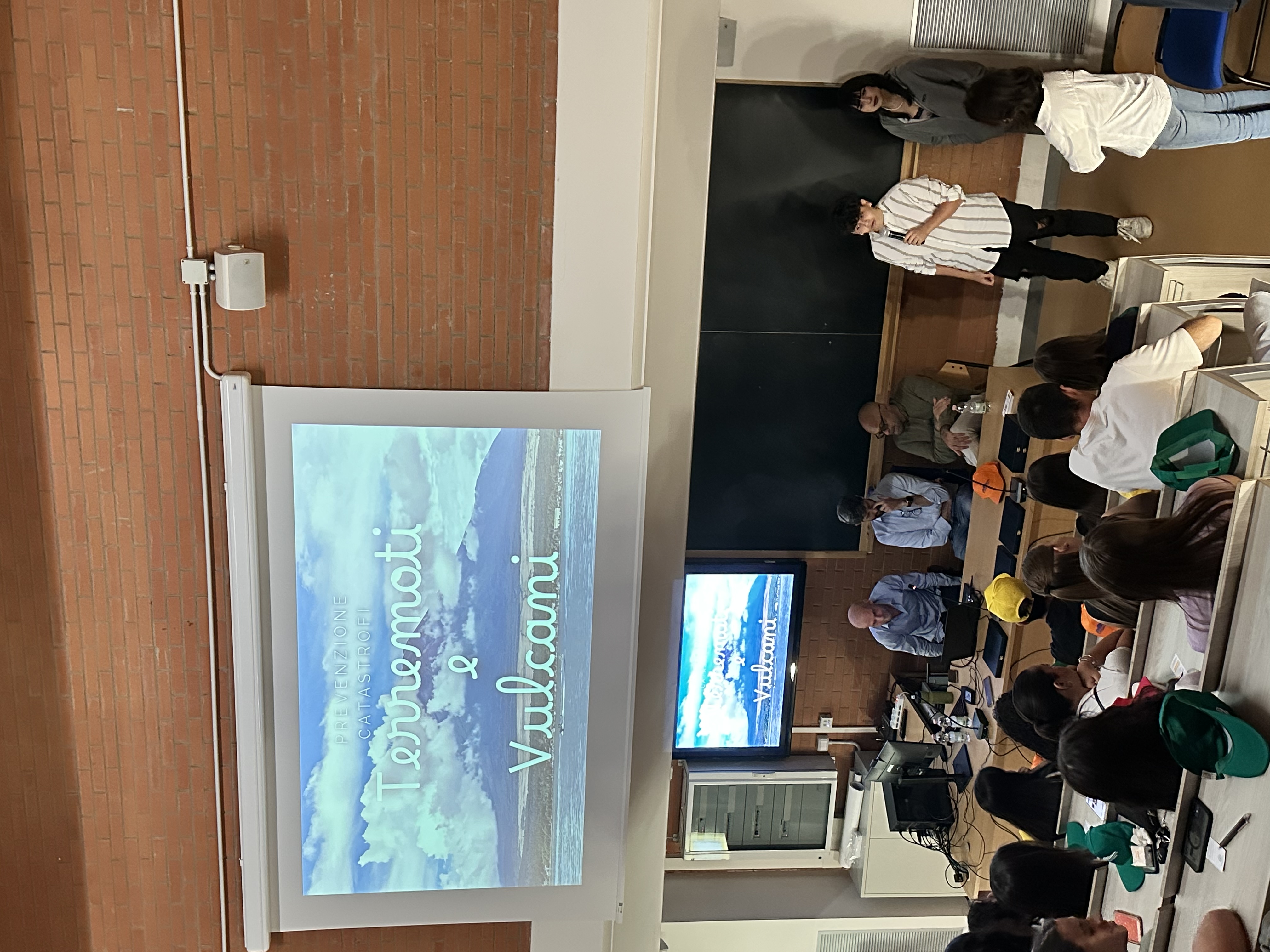 Studenti della 2B del Liceo Alberti Studenti della 2B del Liceo Alberti